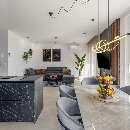 Blue Sky Apartment